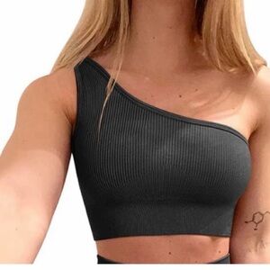 OQQ Ribbed Black One-Shoulder Crop Tank Sports Bra